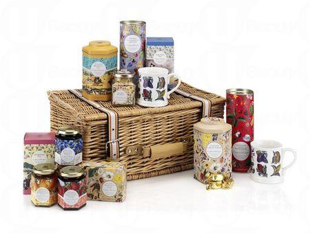 如果你的手提電話號碼有 3 或 8 這 2 個數字就有福了，因為東港城會送上 非常豐富的 Crabtree & Evelyn 禮物籃！